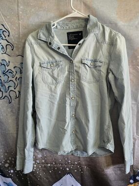 American Eagle Light Wash Denim Button-Up Shirt